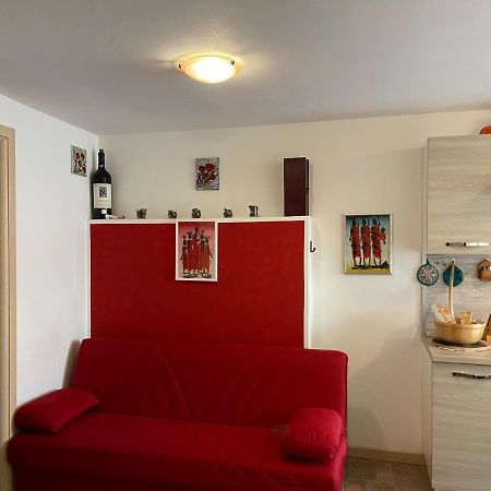 La Casa Di Pucci Nel Borgo Affrescato Di Parlasco Cortenova Exterior foto