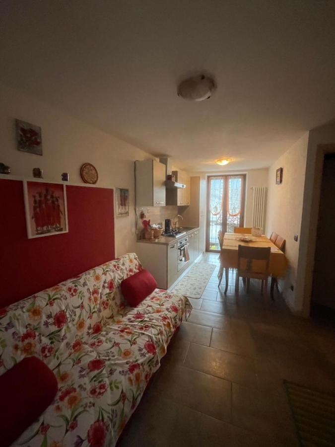 La Casa Di Pucci Nel Borgo Affrescato Di Parlasco Cortenova Exterior foto
